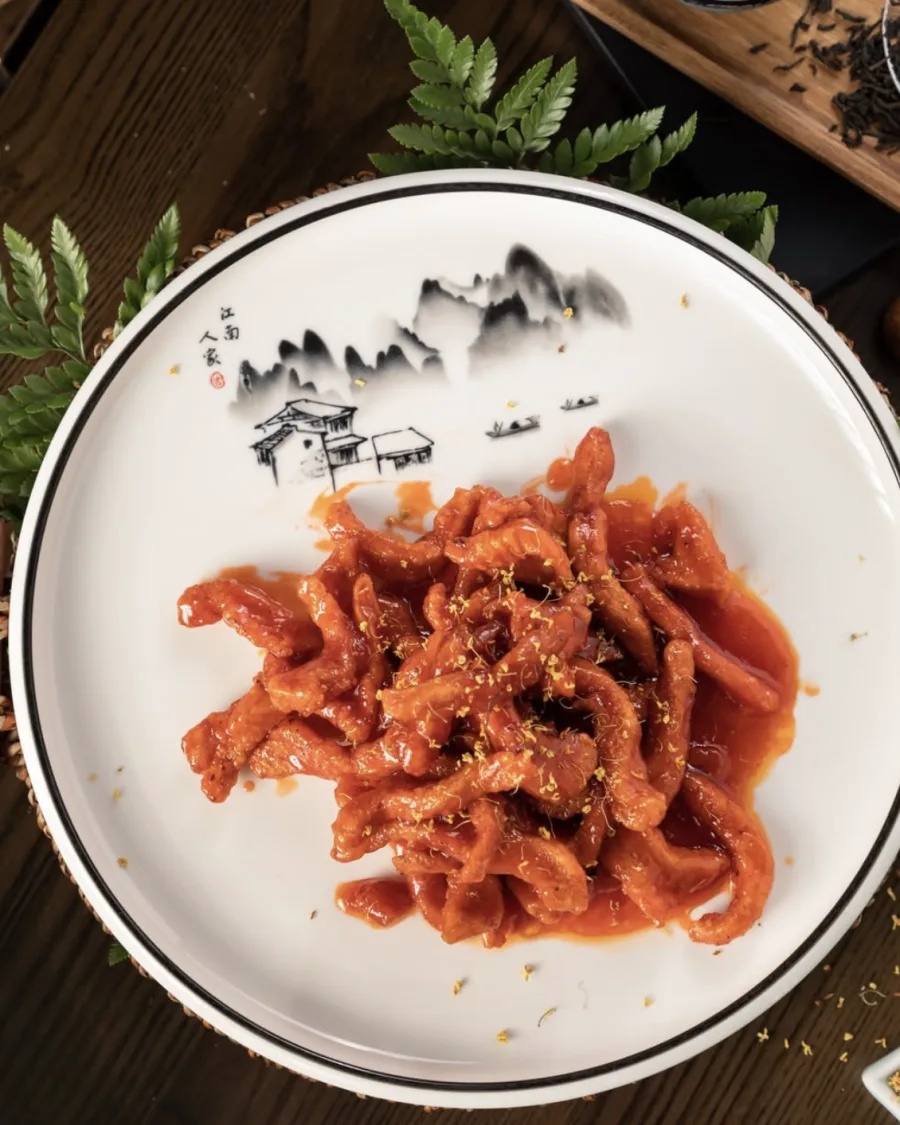 Sweet and sour pork tenderloin on a Jiangnan landscape plate