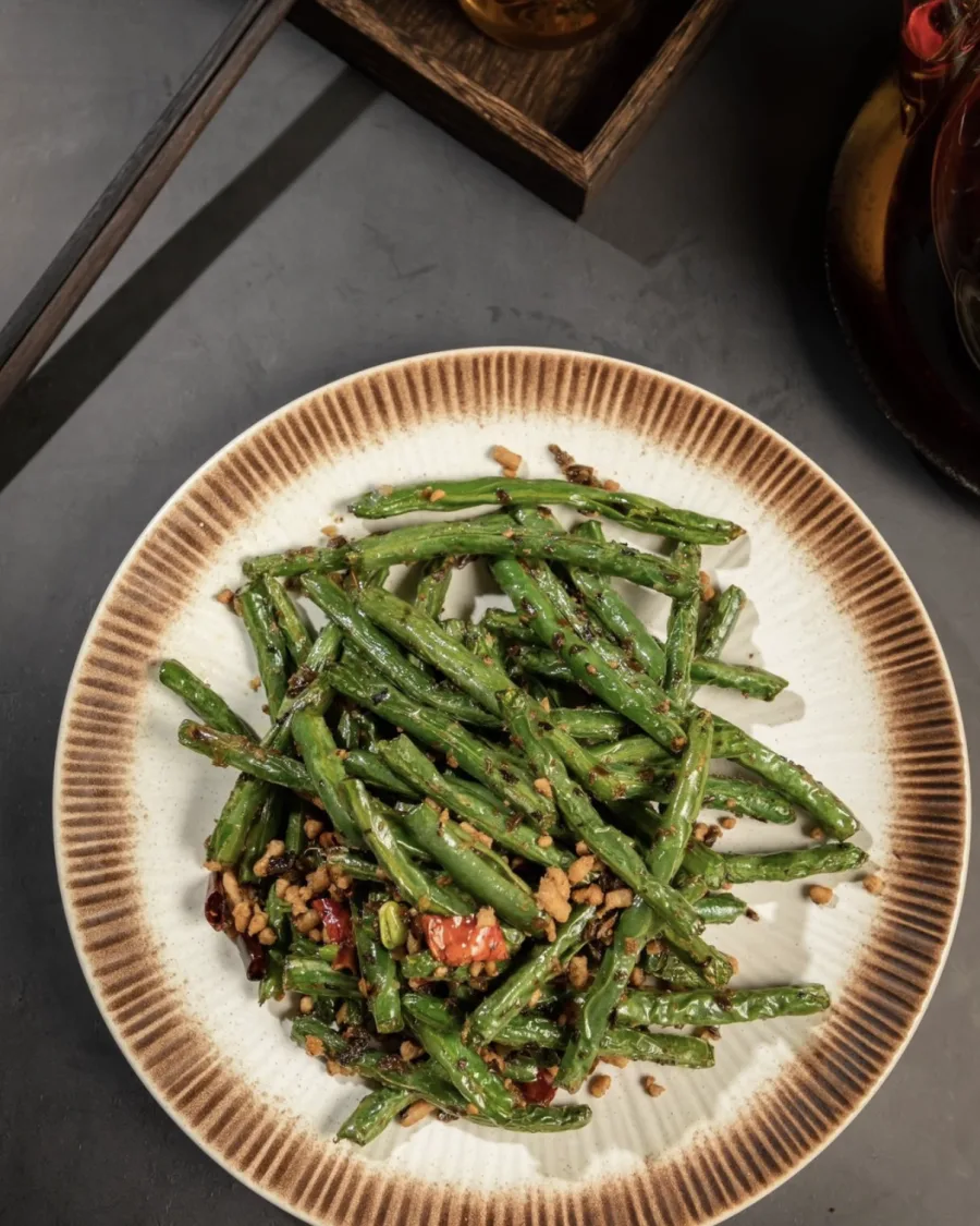 Stir-fried string beans with minced pork and dried chili
